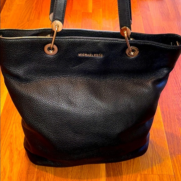 Michael Kors Handbags - Michael Kors large raven north south shoulder bag/tote